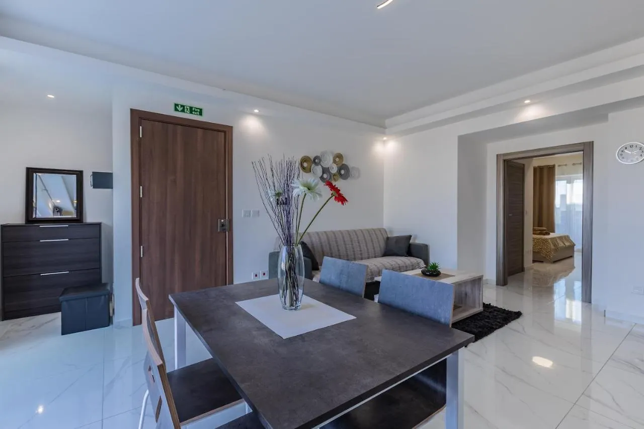 Terrace View- A Charming Two Bedrooms Penthouse Ac-Wifi Msida Apartament